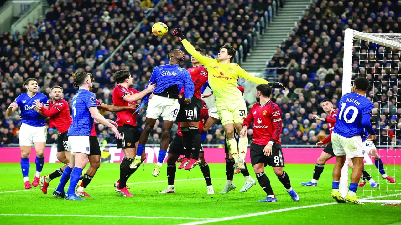 أسباب منحت سين لامينز الصلابة الفنية خلال مواجهات مانشستر يونايتد الصعبة مطلع الموسم